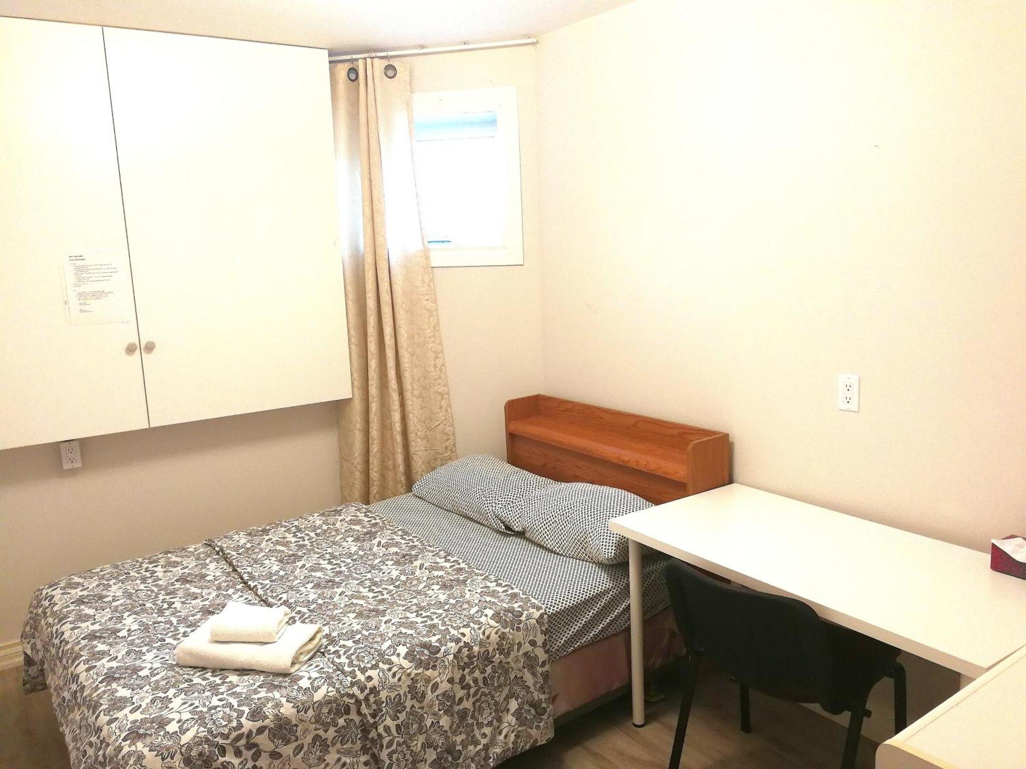 Private Bathroom And A Free Parking Homestay