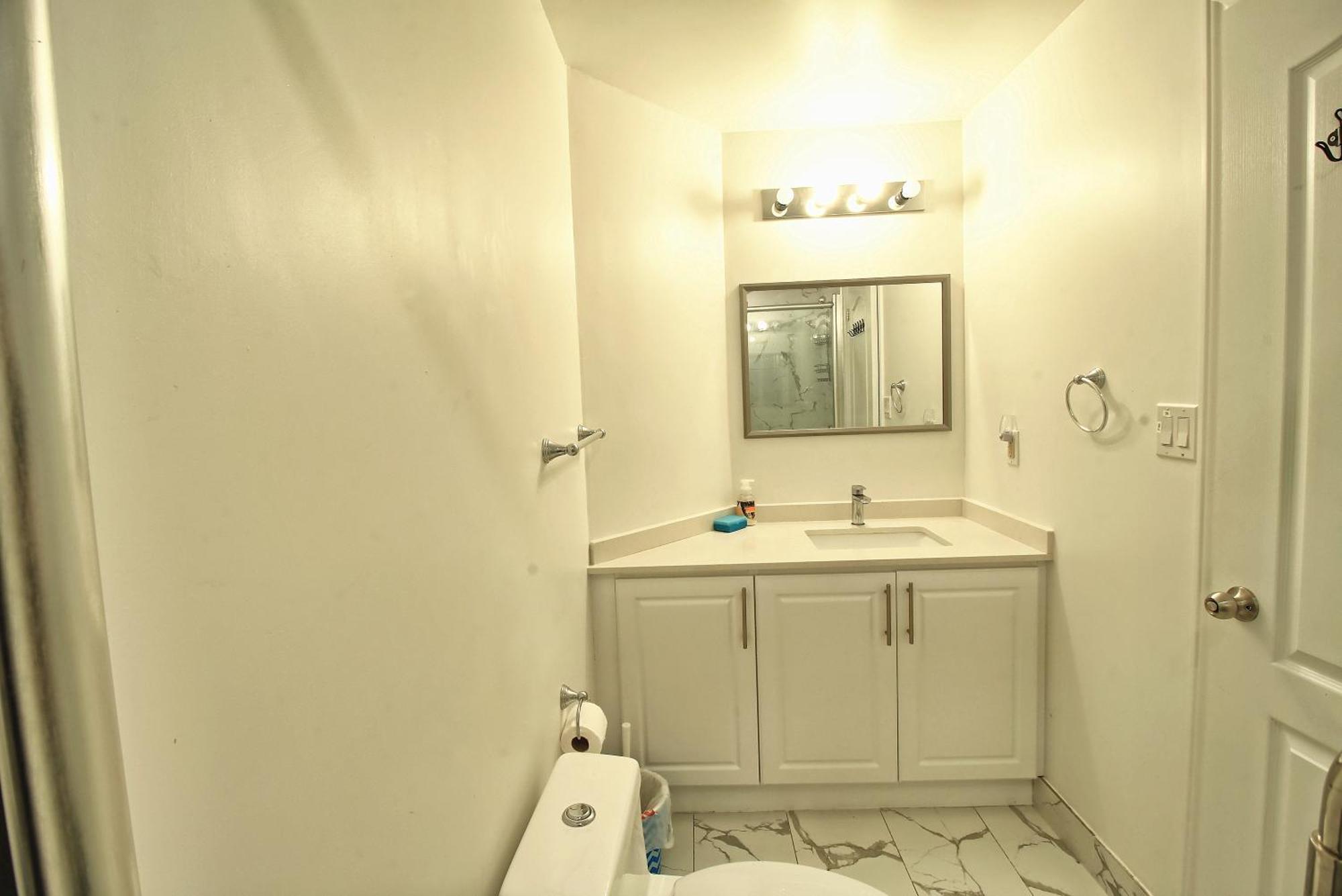Private Bathroom And A Free Parking Homestay *